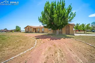 650 E Woodleaf Dr, Pueblo, CO 81007 - Photo 45