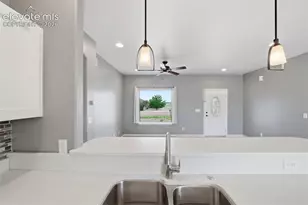 1232 N Challenger Pl, Pueblo, CO 81007 - Photo 9