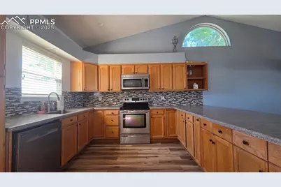 110 W Blakeland Drive, Pueblo, CO 81007 - Photo 3