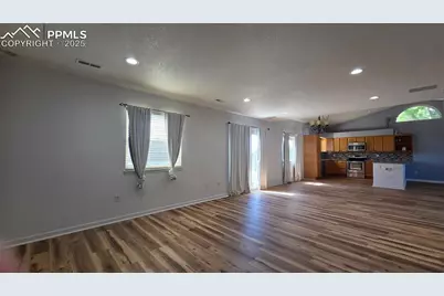 110 W Blakeland Drive, Pueblo, CO 81007 - Photo 7