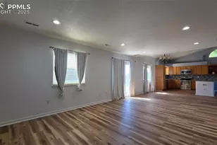 110 W Blakeland Dr, Pueblo, CO 81007 - Photo 7