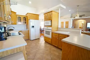 461 E Fredonia Dr, Pueblo, CO 81007 - Photo 17