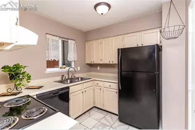 3273 Hearthridge Circle, Colorado Springs, CO 80918 - Photo 13