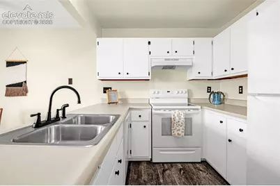 5509 Mansfield Court, Colorado Springs, CO 80918 - Photo 13