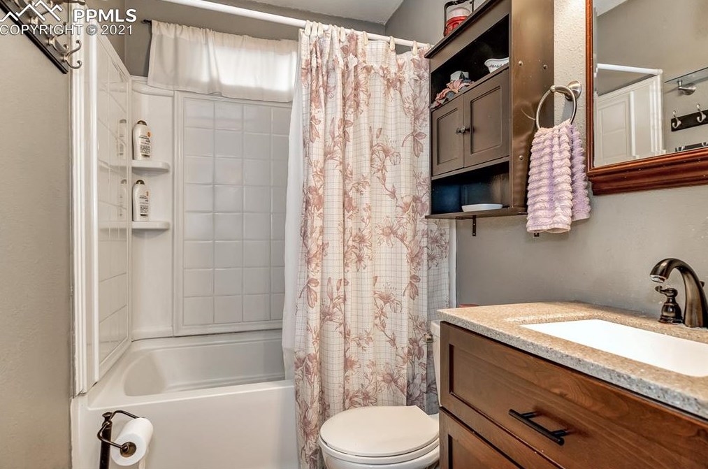 4420 Gatewood Dr, Colorado Springs CO 80916-2526 exterior