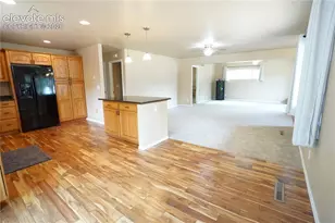 1635 Holmes Dr, Colorado Springs, CO 80909 - Photo 7