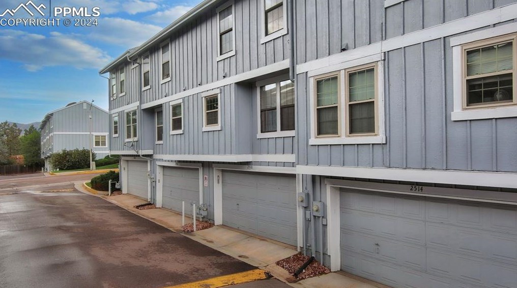 2510 Hatch Cir, Colorado Springs CO 80918-6028 exterior