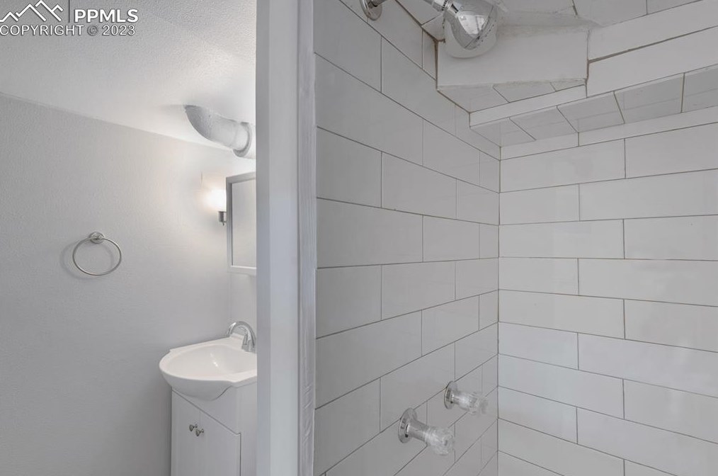 1123 Logan Pl, Colorado Springs CO 80909-3730 exterior