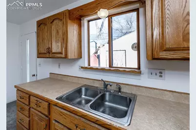 2824 W Pikes Peak Avenue, Colorado Springs, CO 80904 - Photo 9