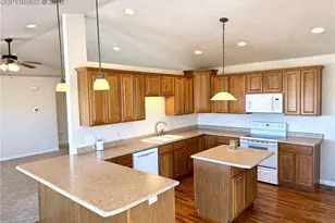 5405 Peregrine Dr, Pueblo, CO 81005 - Photo 7