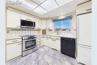 2210 Greenwich Circle, Colorado Springs, CO 80909 - Photo 13