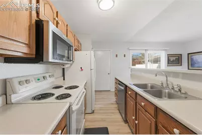 3303 Valley Hi Avenue #B, Colorado Springs, CO 80910 - Photo 9