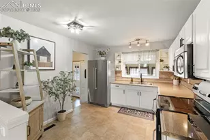 1928 Hallam Ave, Colorado Springs, CO 80911 - Photo 9
