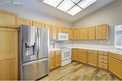 625 Riverview Lane, Colorado Springs, CO 80916 - Photo 3