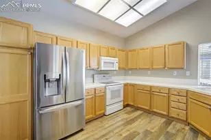 625 Riverview Ln, Colorado Springs, CO 80916 - Photo 3