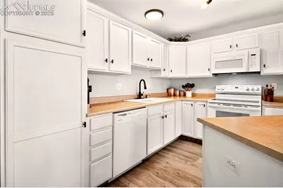 2532 Mesa Springs View, Colorado Springs, CO 80907 - Photo 7