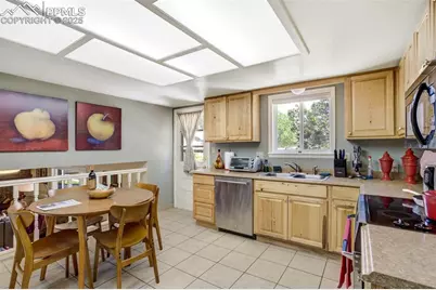 535 Silver Spring Circle, Colorado Springs, CO 80919 - Photo 13