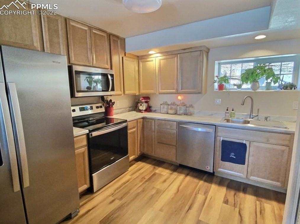 561 Dale St, Colorado Springs CO 80905-1132 exterior