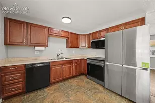 2535 Sonoma Dr, Colorado Springs, CO 80910 - Photo 9