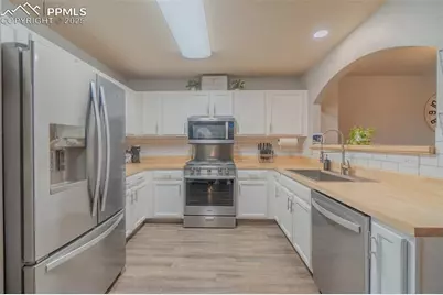 3157 Hearthridge Circle, Colorado Springs, CO 80918 - Photo 7