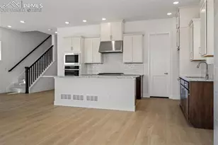 4555 Peak Crst Vw, Colorado Springs, CO 80918 - Photo 3