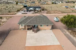 1352 N Blue Lake Ln, Pueblo, CO 81007 - Photo 11