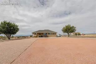 1352 N Blue Lake Ln, Pueblo, CO 81007 - Photo 9