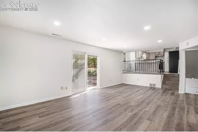 6075 Castlewood Lane, Colorado Springs, CO 80918 - Photo 11