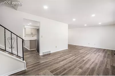 6075 Castlewood Lane, Colorado Springs, CO 80918 - Photo 5