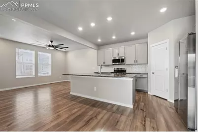 5185 Roundhouse Drive, Colorado Springs, CO 80925 - Photo 9