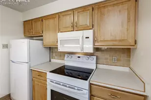 411 Lakewood Circle, Colorado Springs, CO 80910 - Photo 7