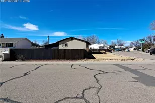 33 Wasatch Dr, Pueblo, CO 81005 - Photo 3