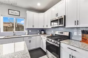 5325 Sky Top Ln, Colorado Springs, CO 80918 - Photo 7