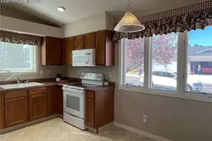 6101 Daylight Point, Colorado Springs, CO 80923 - Photo 7