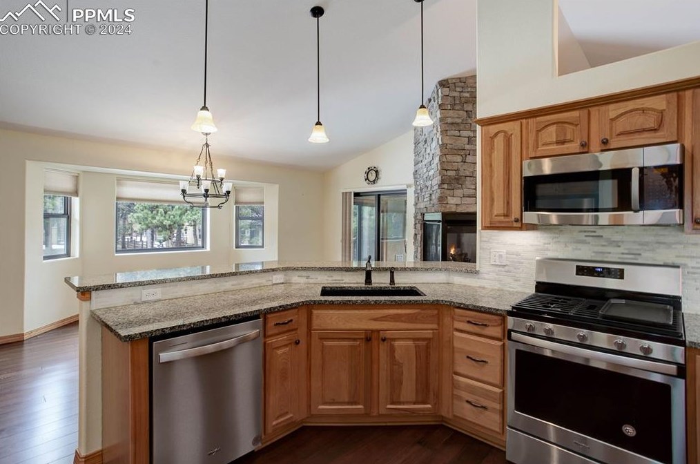 1116 Ptarmigan Dr, Woodland Park CO 80863-8004 exterior