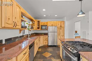 825 Panorama Dr, Colorado Springs, CO 80904 - Photo 11