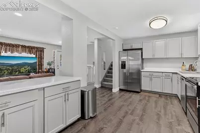 3905 Colony Hills Circle, Colorado Springs, CO 80916 - Photo 5