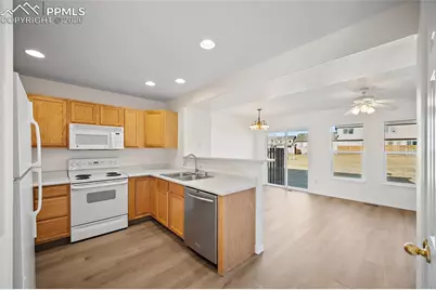 5419 Sunshade Point, Colorado Springs, CO 80923 - Photo 5