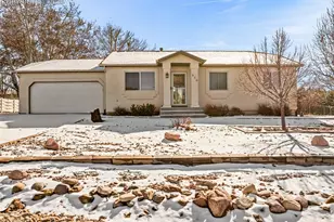 570 S Bellflower Dr, Pueblo, CO 81007 - Photo 1