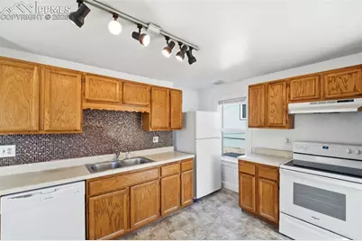 1512 E Monument Street, Colorado Springs, CO 80909 - Photo 9