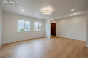 2905 Mesa Rd, Colorado Springs, CO 80904 - Photo 9