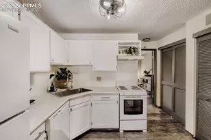 6414 Village Ln, Colorado Springs, CO 80918 - Photo 7