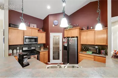 777 E Woodleaf Drive, Pueblo, CO 81007 - Photo 7