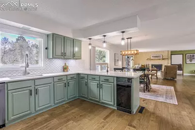 2832 Country Club Circle, Colorado Springs, CO 80909 - Photo 9