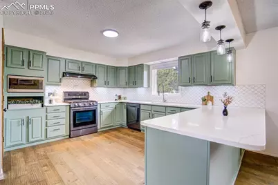 2832 Country Club Circle, Colorado Springs, CO 80909 - Photo 7