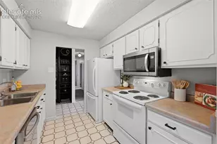411 Lakewood Circle, Colorado Springs, CO 80910 - Photo 11