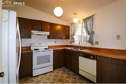 4522 Lancaster Drive, Colorado Springs, CO 80916 - Photo 7