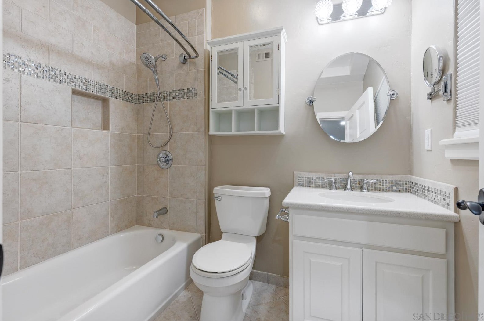 13601 Del Poniente Rd, Poway CA  92064-2231 exterior