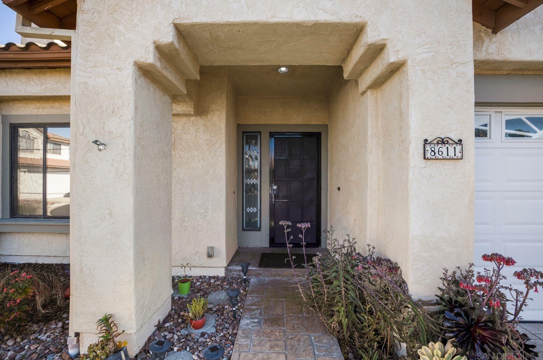 8611 Paseo Del Sol, Santee CA  92071-4015 exterior