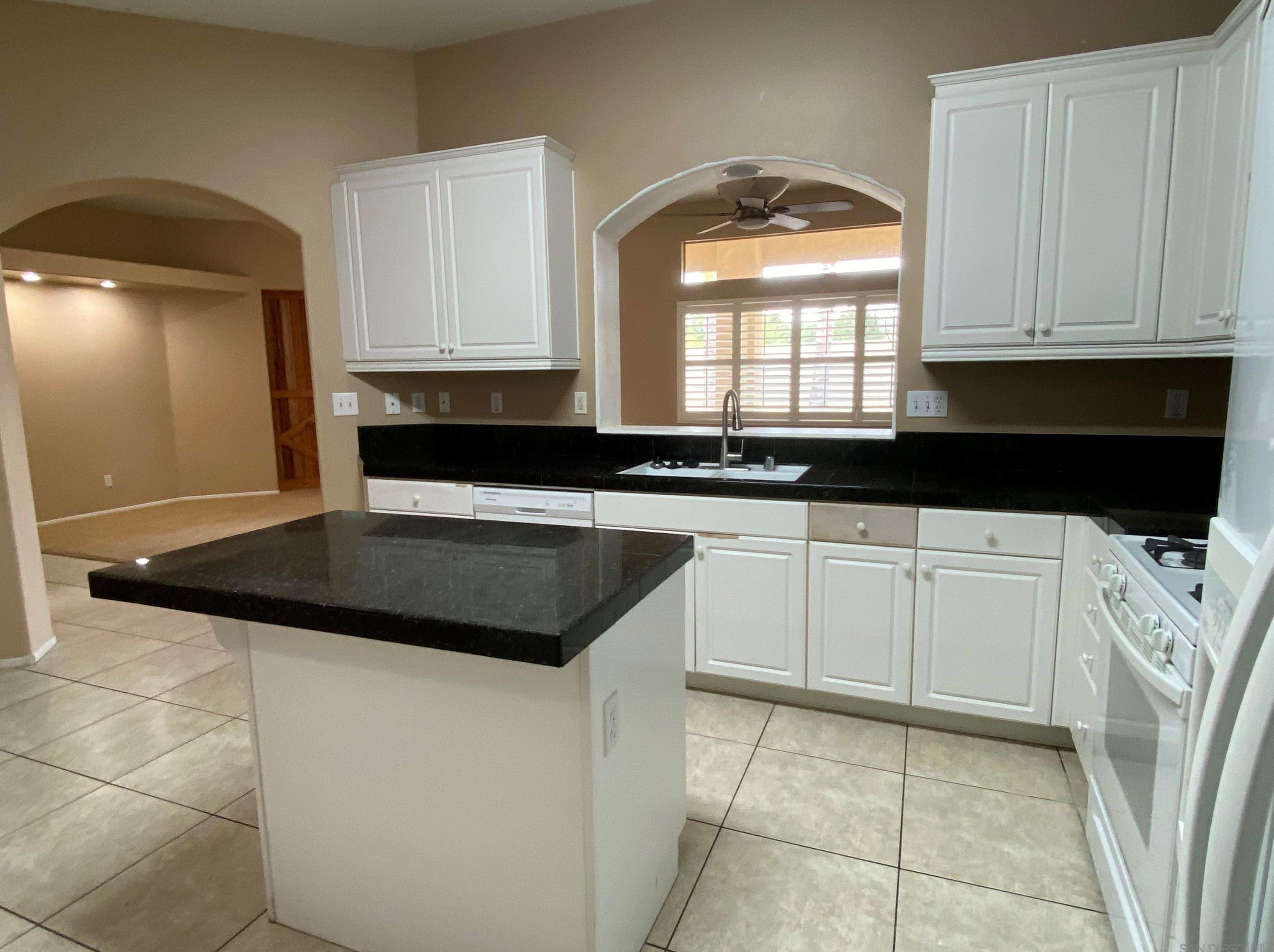 39497 Vanderbilt Ave, Murrieta CA 92563-7314 exterior